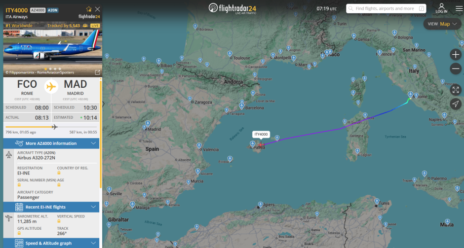 El avión de León XIV, de camino a España