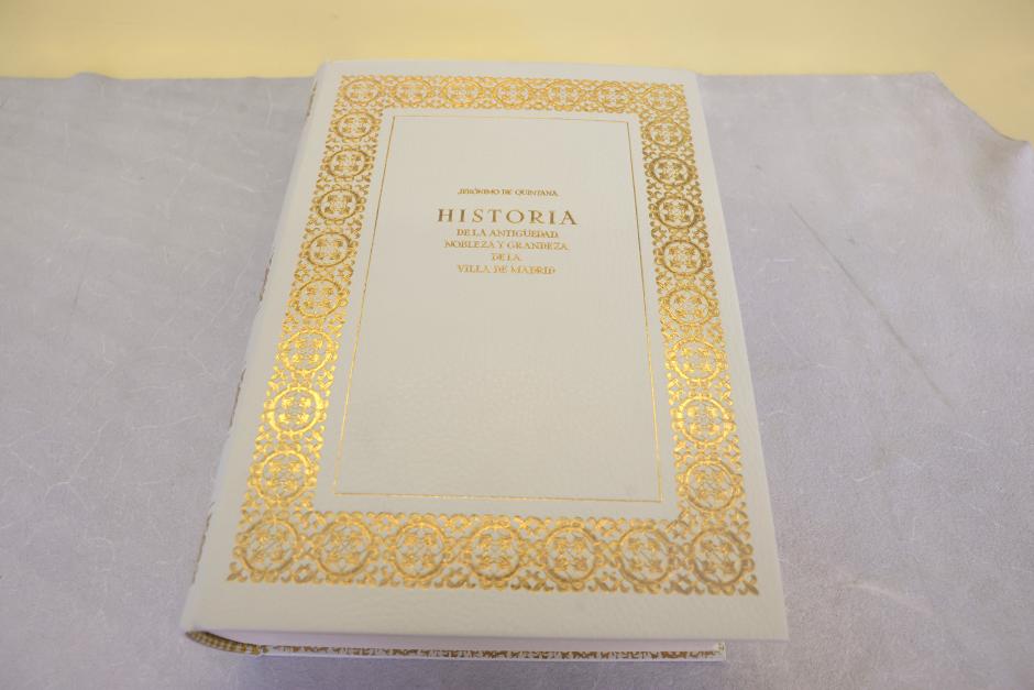 Los regalos que Almeida le ha entregado al Papa