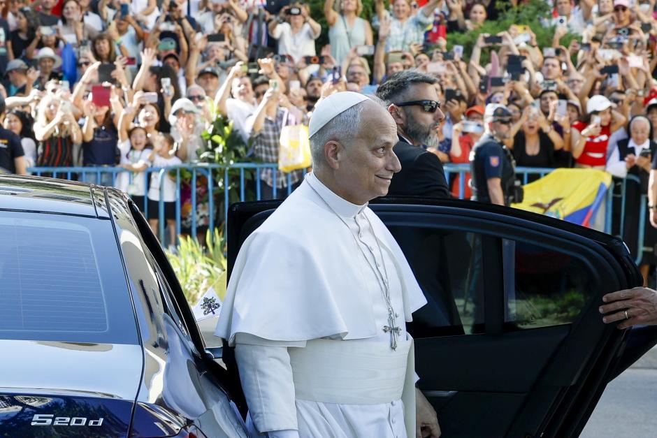 El Papa León XIV durante su visita el centro CEDIA de Cáritas