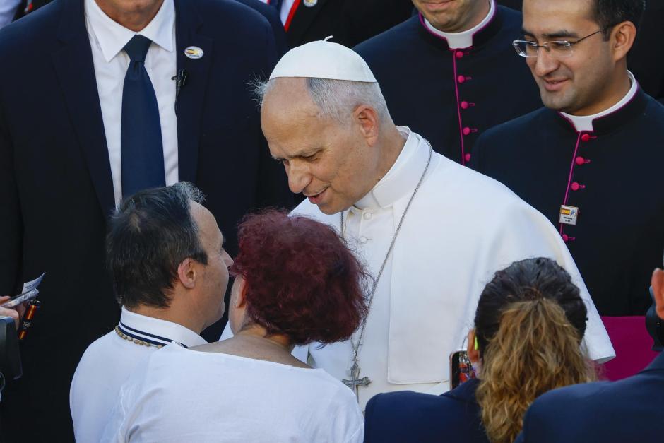 El Papa León XIV durante su visita el centro CEDIA de Cáritas