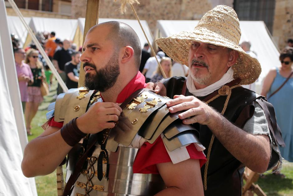 Acto del Natalicio del Águila, con entrega del águila legionaria y ritual sacrificatorio