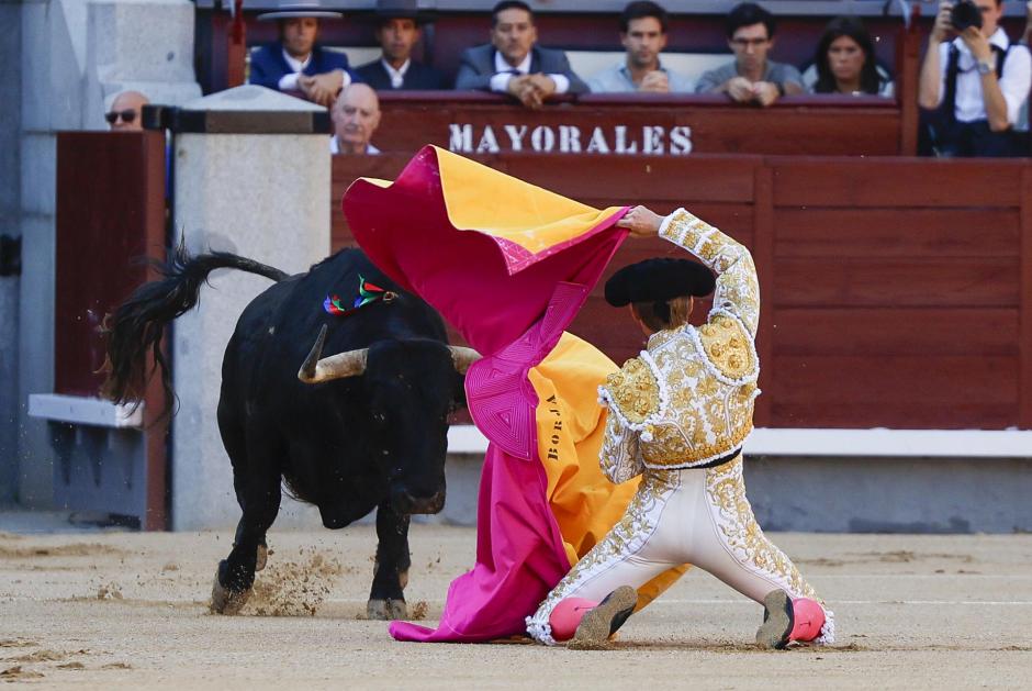 Jiménez recibió a varios de sus toros a porta gayola