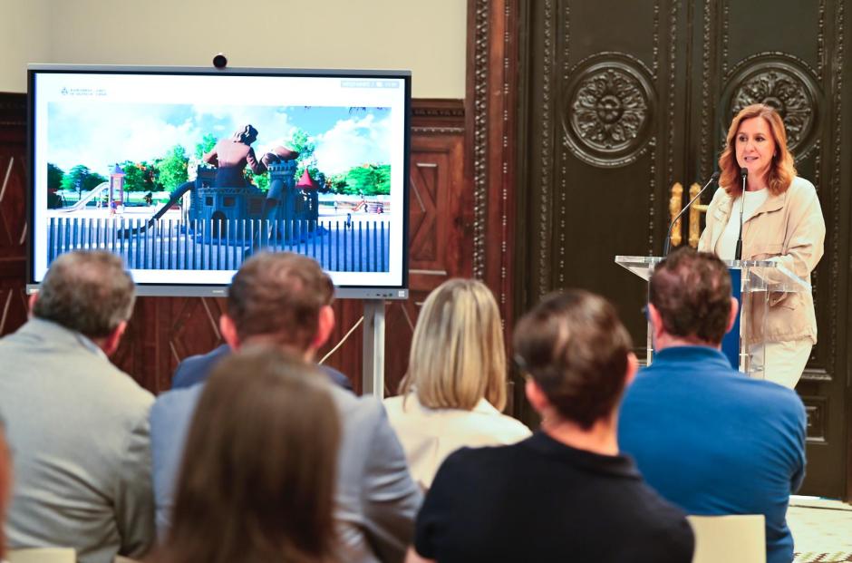 Imagen de María José Catalá durante la presentación del futuro Parque Gulliver de Valencia.