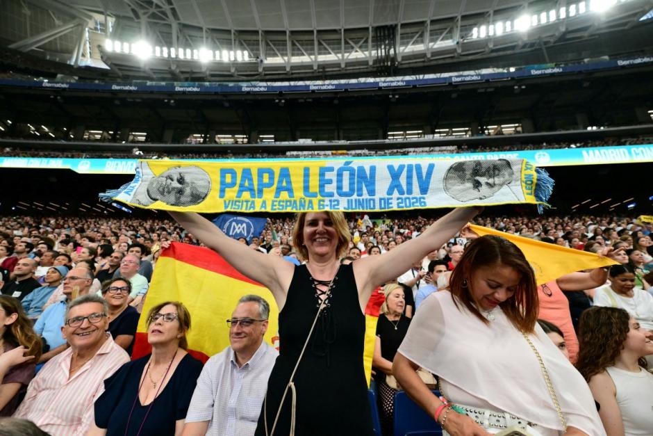 Spectators cheer as Pope Leo XIV arrives at Real Madrid's Santiago Bernabeu stadium in Madrid on June 8, 2026. Pope Leo XIV is visiting Spain June 6-12 with stops in Madrid, Barcelona, and the Canary Islands, where he will meet with migrants and organisations dedicated to helping them. (Photo by Stefano RELLANDINI / AFP)
