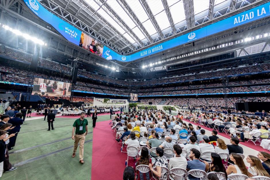 Encuentro del Papa León XIV con la comunidad diocesana, en el Estadio Bernabéu, a 8 de junio de 2026, en Madrid (España). El acto se articula en cuatro bloques (bienvenida, presentación de la vida de la Iglesia, parte festiva y encuentro final con el Papa), con actuaciones musicales, orquesta, coro de unas 1.000 voces y un centenar de bailarines.

Ricardo Rubio / Europa Press
08 JUNIO 2026;PAPA;LEÓN XIV;BERNABÉU;COMUNIDAD DIOCESANA;VISITA;ESPAÑA;MADRID
08/6/2026