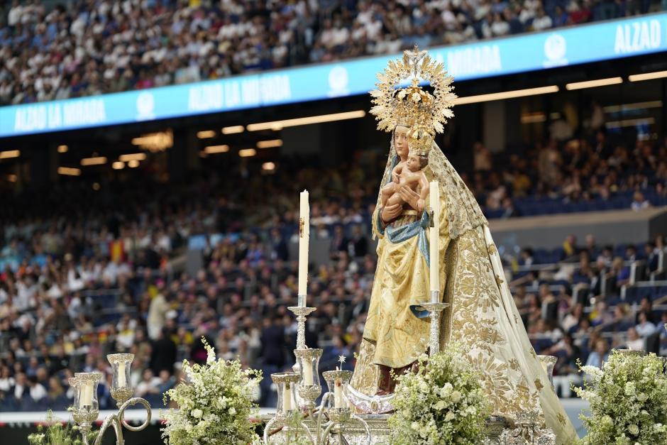 Encuentro del Papa León XIV con la comunidad diocesana, en el Estadio Bernabéu, a 8 de junio de 2026, en Madrid (España). El acto se articula en cuatro bloques (bienvenida, presentación de la vida de la Iglesia, parte festiva y encuentro final con el Papa), con actuaciones musicales, orquesta, coro de unas 1.000 voces y un centenar de bailarines.

A. Pérez Meca/Europa Press/Pool / Europa Press
08 JUNIO 2026;PAPA;LEÓN XIV;MADRID;ESPAÑA;VISITA;ENCUENTRO;BERNABÉU;COMUNIDAD DIOCESANA;
08/6/2026