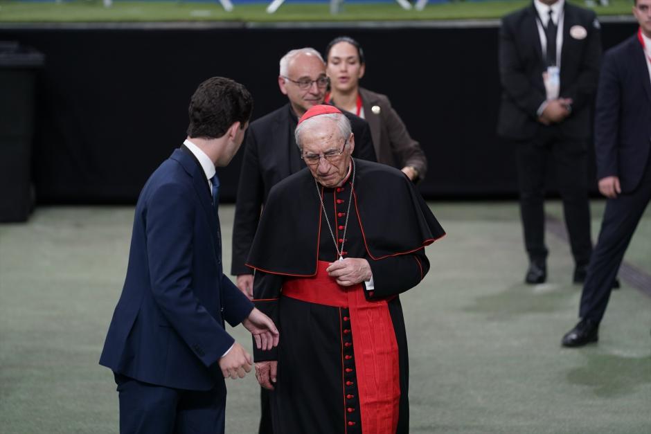 El cardenal emérito Antonio María Rouco Varela a su llegada al encuentro del Papa León XIV con la comunidad diocesana, en el Estadio Bernabéu, a 8 de junio de 2026, en Madrid (España). El acto se articula en cuatro bloques (bienvenida, presentación de la vida de la Iglesia, parte festiva y encuentro final con el Papa), con actuaciones musicales, orquesta, coro de unas 1.000 voces y un centenar de bailarines.

A. Pérez Meca/Europa Press/Pool / Europa Press
08 JUNIO 2026;PAPA;LEÓN XIV;MADRID;ESPAÑA;VISITA;ENCUENTRO;BERNABÉU;COMUNIDAD DIOCESANA;
08/6/2026