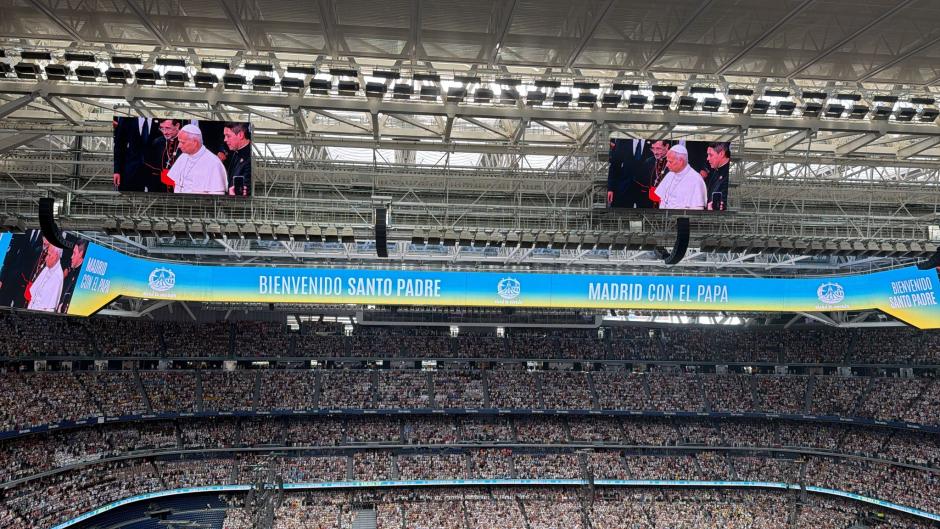El cardenal emérito Antonio María Rouco Varela a su llegada al encuentro del Papa León XIV con la comunidad diocesana, en el Estadio Bernabéu, a 8 de junio de 2026, en Madrid (España). El acto se articula en cuatro bloques (bienvenida, presentación de la vida de la Iglesia, parte festiva y encuentro final con el Papa), con actuaciones musicales, orquesta, coro de unas 1.000 voces y un centenar de bailarines.

A. Pérez Meca/Europa Press/Pool / Europa Press
08 JUNIO 2026;PAPA;LEÓN XIV;MADRID;ESPAÑA;VISITA;ENCUENTRO;BERNABÉU;COMUNIDAD DIOCESANA;
08/6/2026