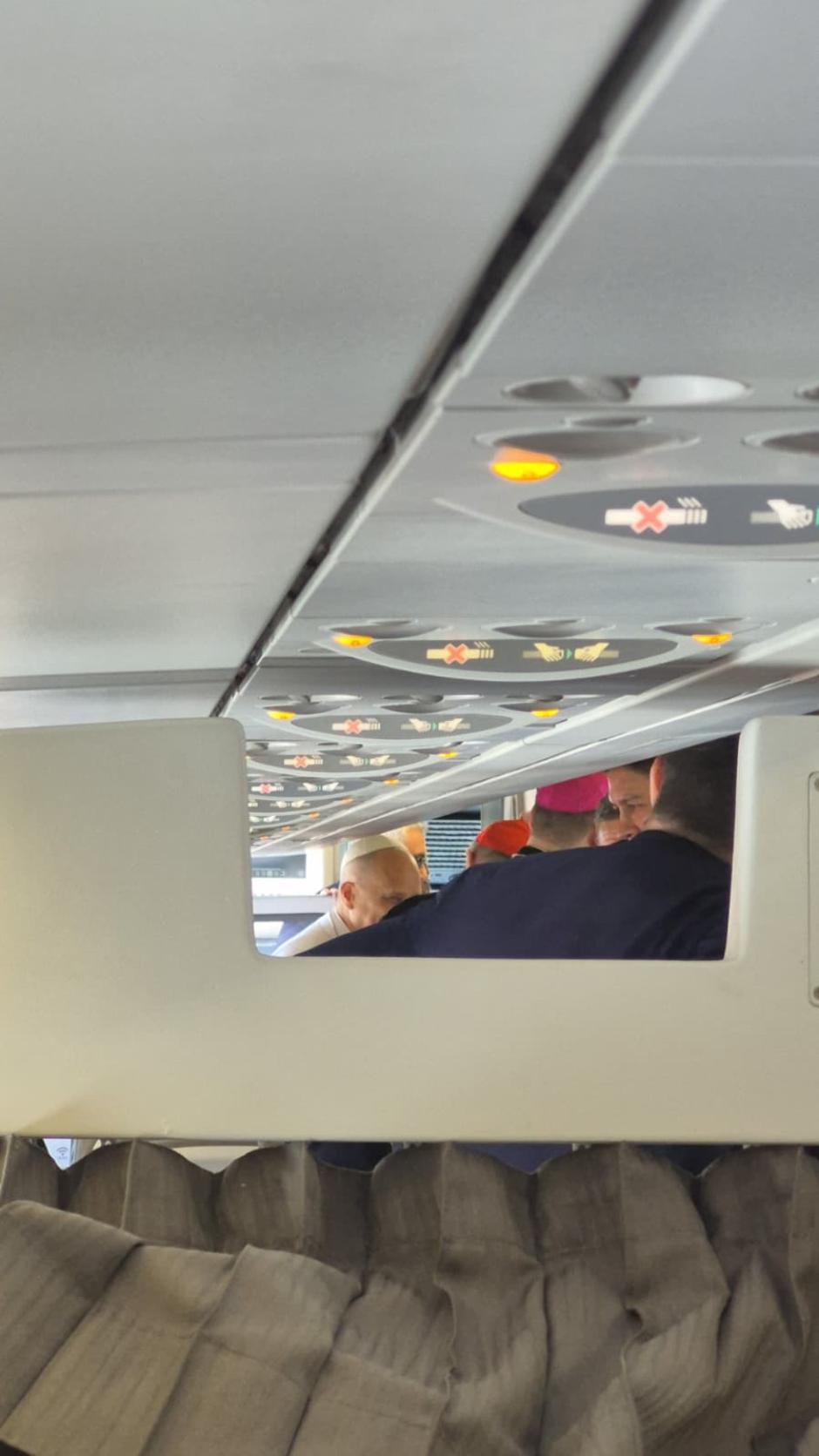 El Papa en el avión