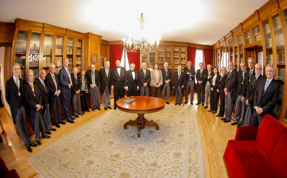 Los académicos de Morales tras el ingreso de Llera