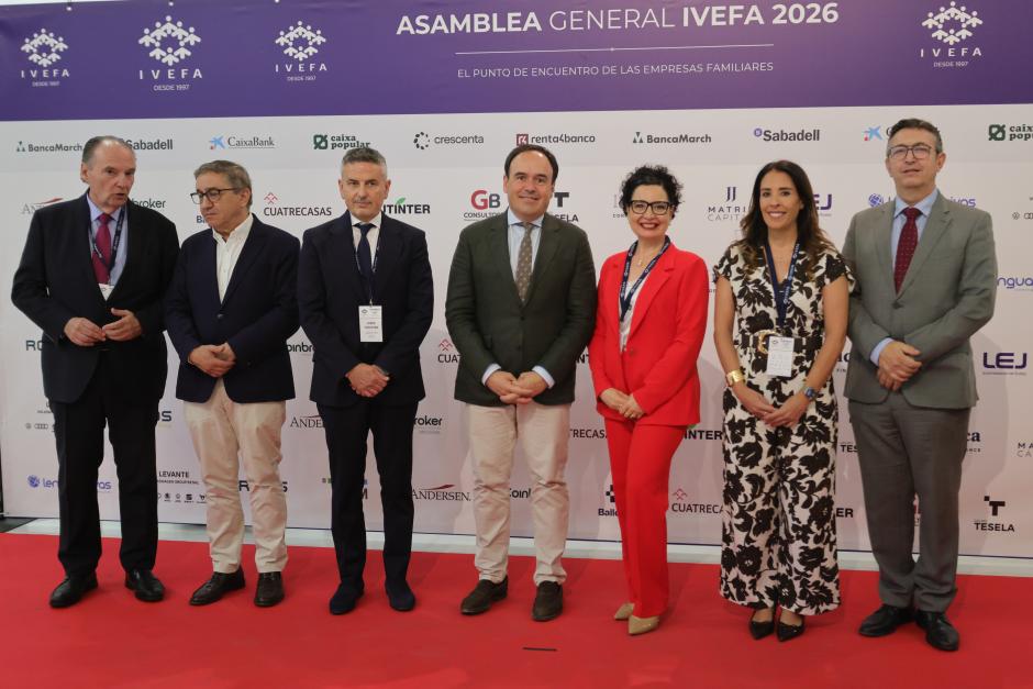 Imagen de Juanfran Pérez Llorca durante la clausura la Asamblea General del Instituto Valenciano para el Estudio de la Empresa Familiar