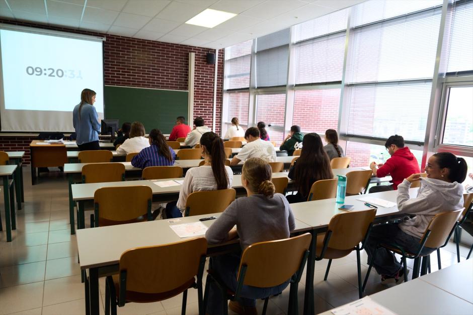 Alumnos de Segundo de Bachillerato durante la primera jornada de la Prueba de Acceso a la Universidad (PAU)