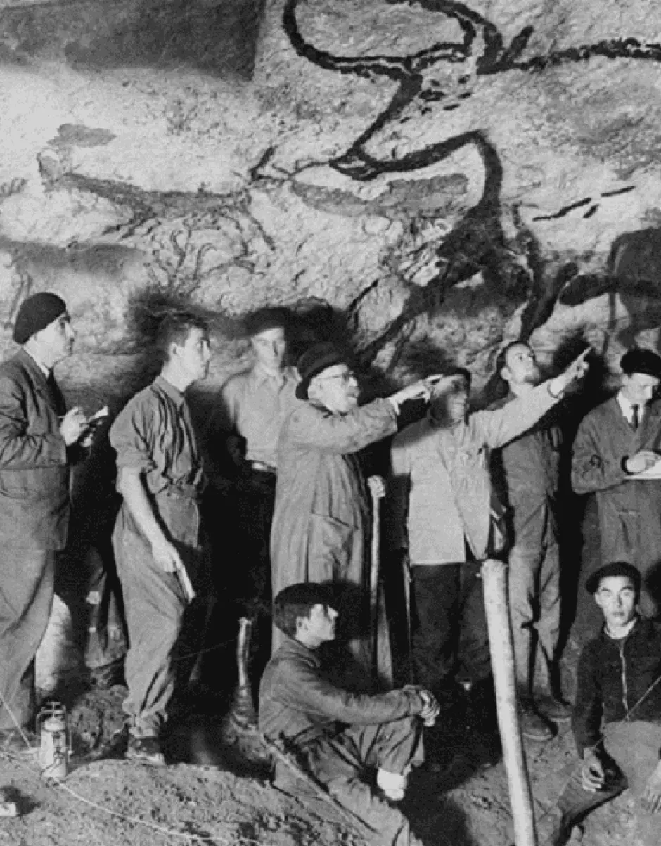 Momento en el que la cueva fue declarada Monumento Histórico