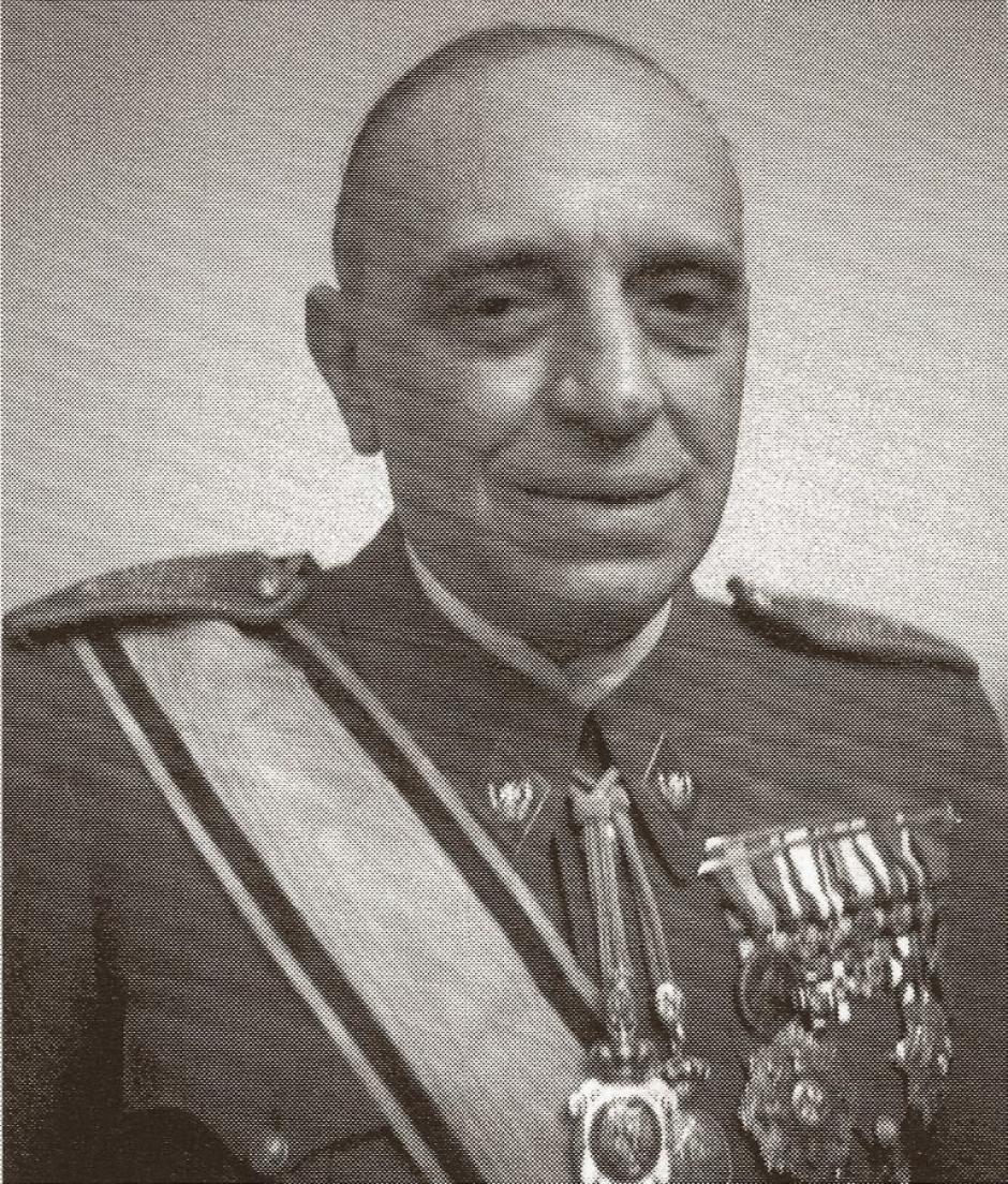 Fotografía del psiquiatra e ideólogo franquista Antonio Vallejo-Nájera, con uniforme de las Fuerzas Armadas Españolas durante la dictadura