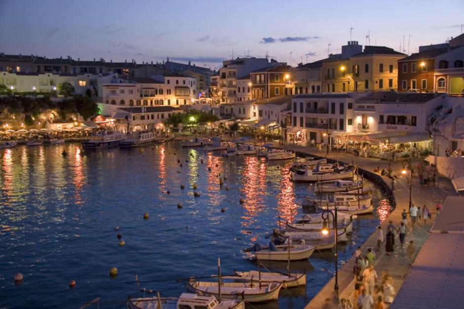 Cales Fonts por la noche, lugar perfecto para cenar buen pescado