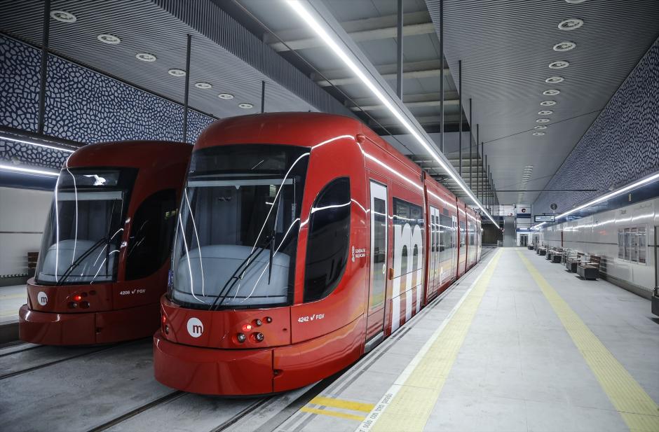 Imagen de dos vagones de la Línea 10 de Metrovalencia