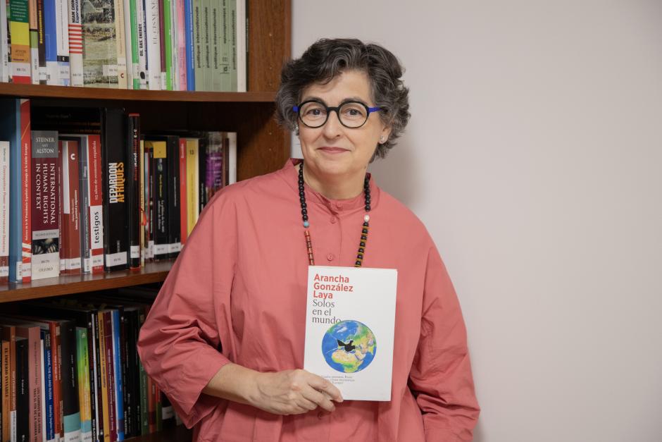 Arancha González Laya, exministra de Asuntos Exteriores y autora de «Solos en el mundo»