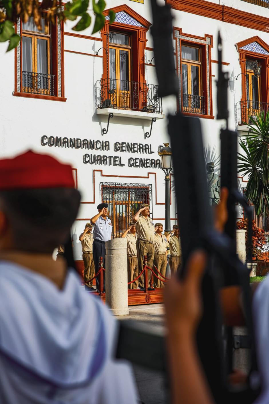 La cooperación entre los ejércitos de tierra de España y Portugal constituye uno de los ejemplos más sólidos de colaboración militar en Europa. En la imagen, los jefes de Estado Mayor español y portugués