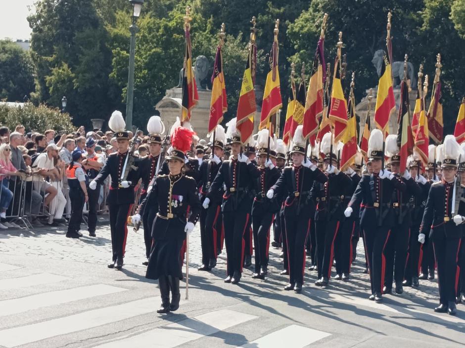 Desfile militar en las calles de Bruselas