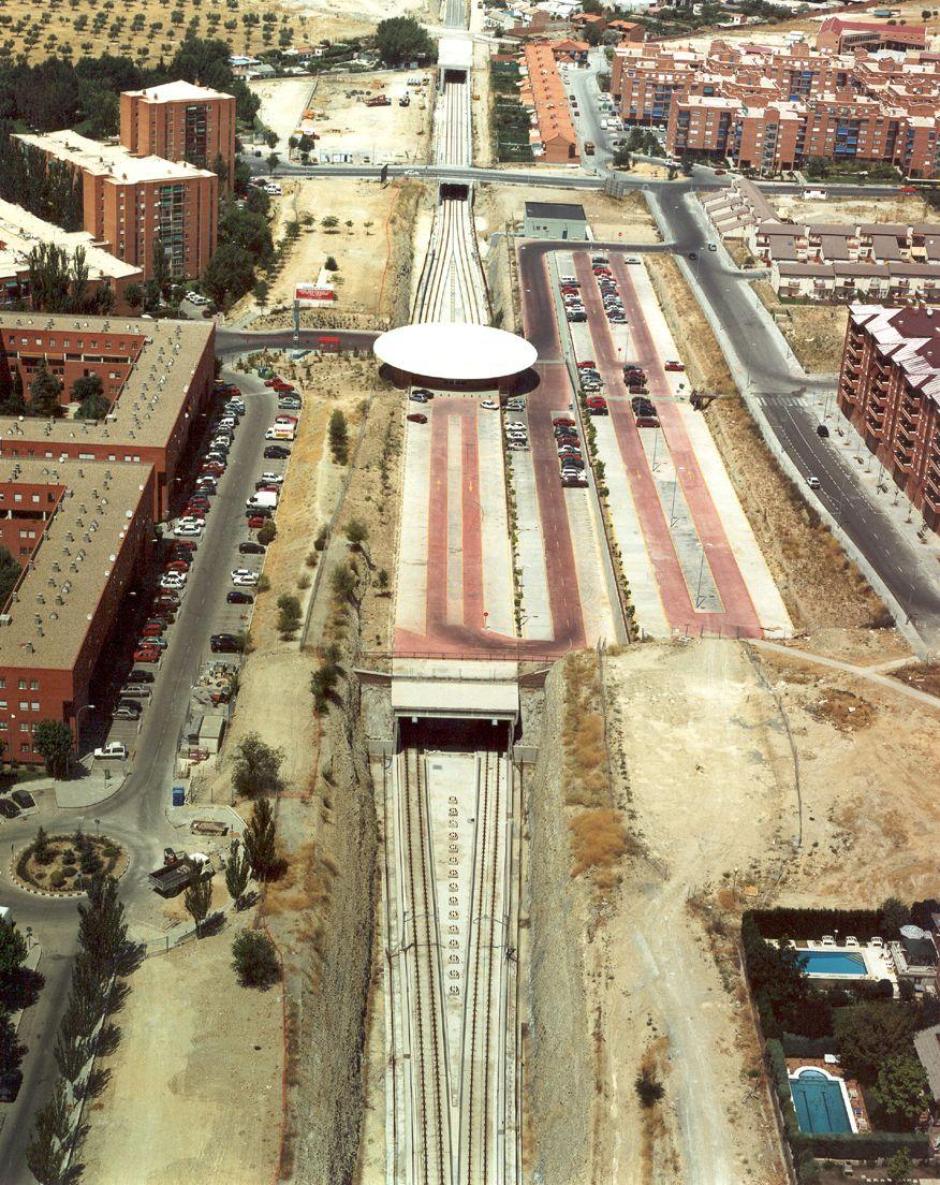 Vista aérea de las obras de soterramiento de la Línea 9 a su paso por Rivas