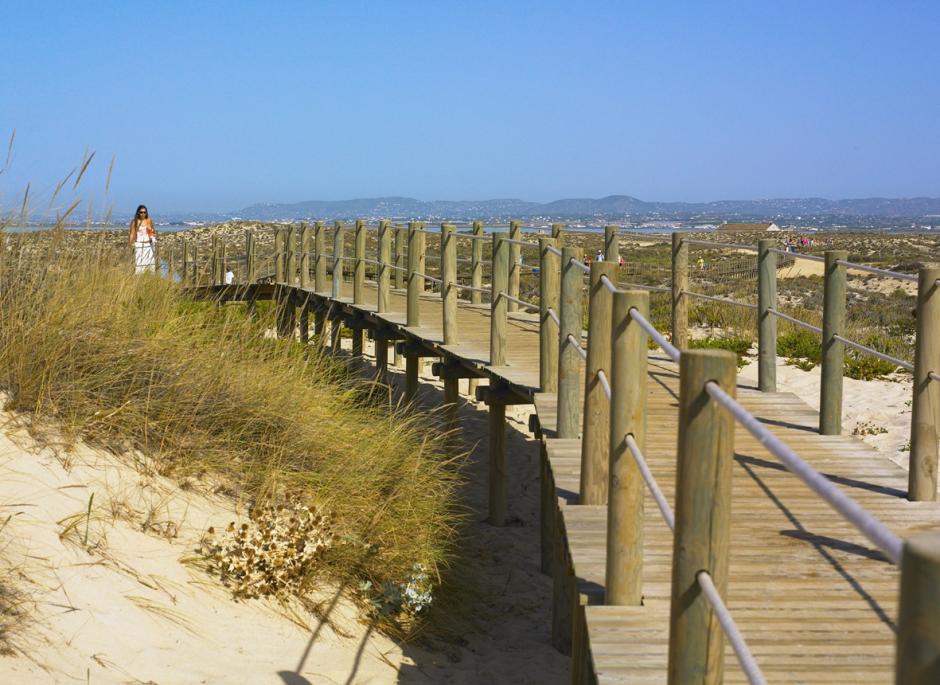Pasarela de madera en la isla de la Culatra