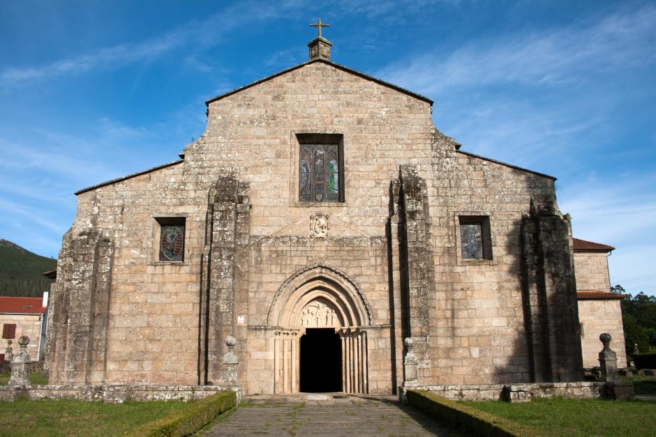 Fachada de la Iglesia de Santa María en Iria Flavia, Padrón, Galicia, España