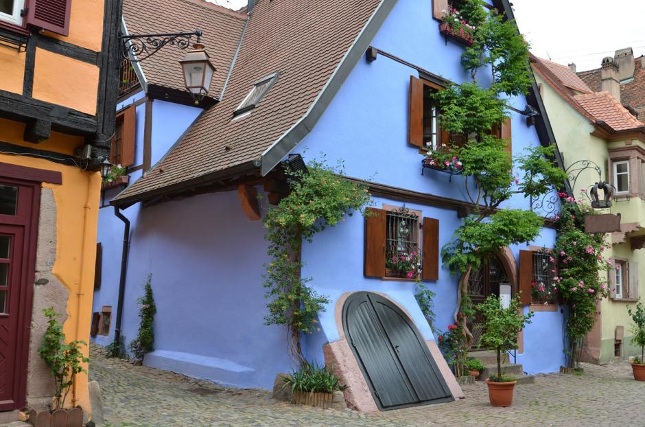 Casas de colores en la villa histórica de Ribeauvillé