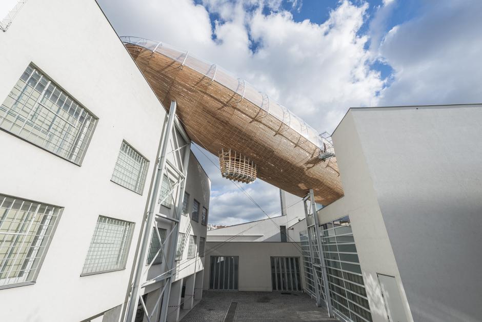 Museo DOX de Praga con su zepelín 'Gulliver'