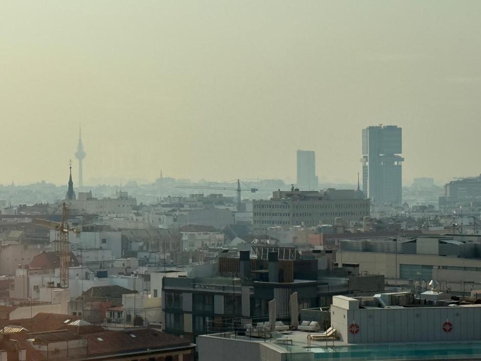 Nube de humo por el incendio a las 9:25