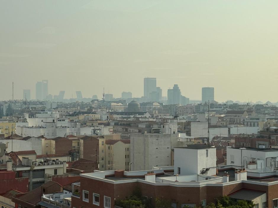 Nube de humo por el incendio a las 9:25