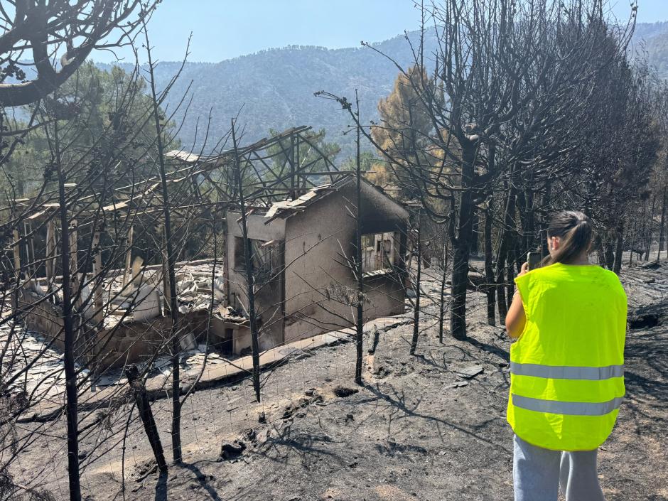Casas afectadas por el incendio en la zona del Embalse del Burguillo