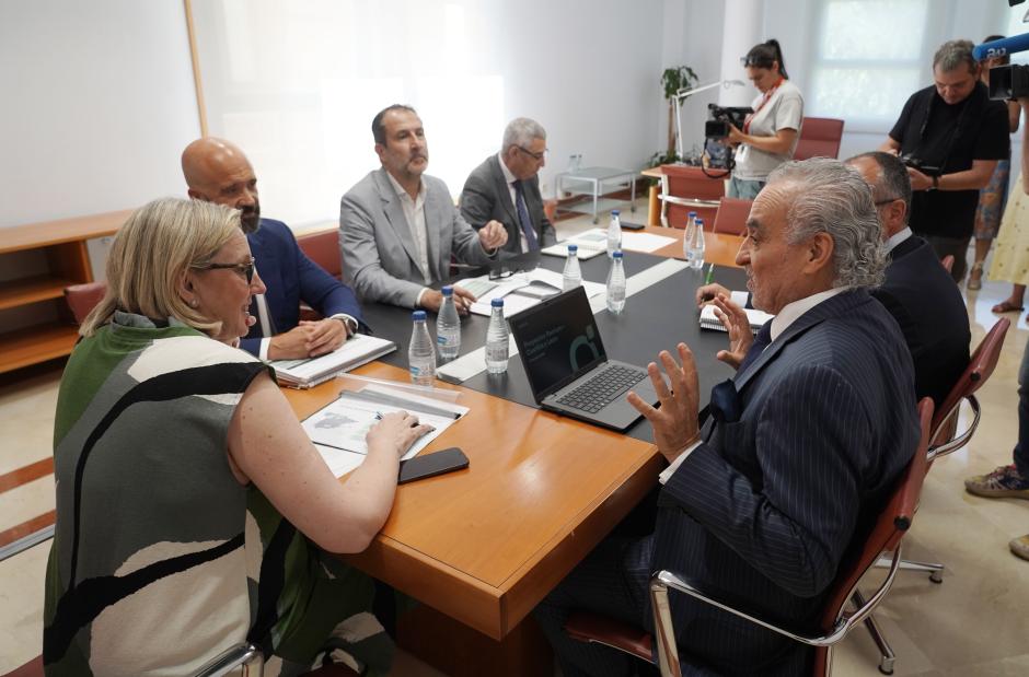La vicepresidenta segunda, Isabel Blanco, se reúne con el presidente de Reolum, Fernando Muñoz, para trabajar en proyectos de vivienda y lucha contra la despoblación