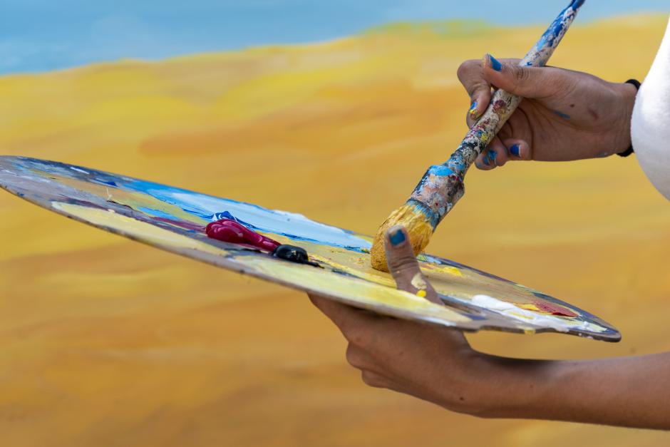 Un pintor con su paleta