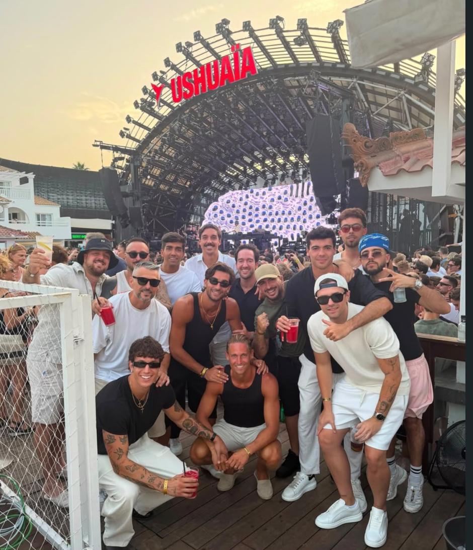 Ferran Tores, Marcos Llorente y un grupo de amigos en Ushuaïa Ibiza