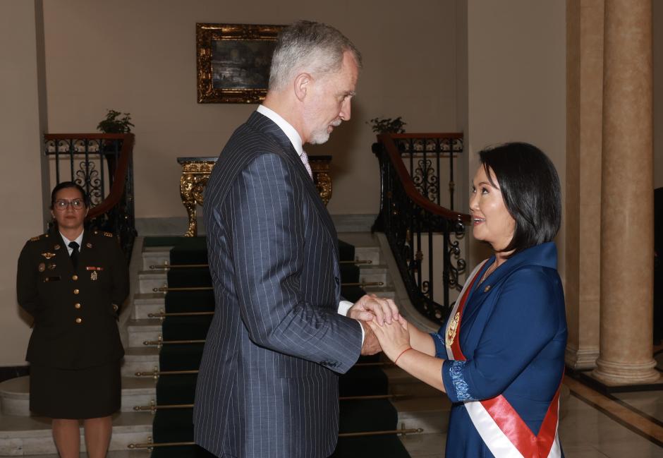 El Rey saluda a la nueva presidenta de Perú, Keiko Fujimori