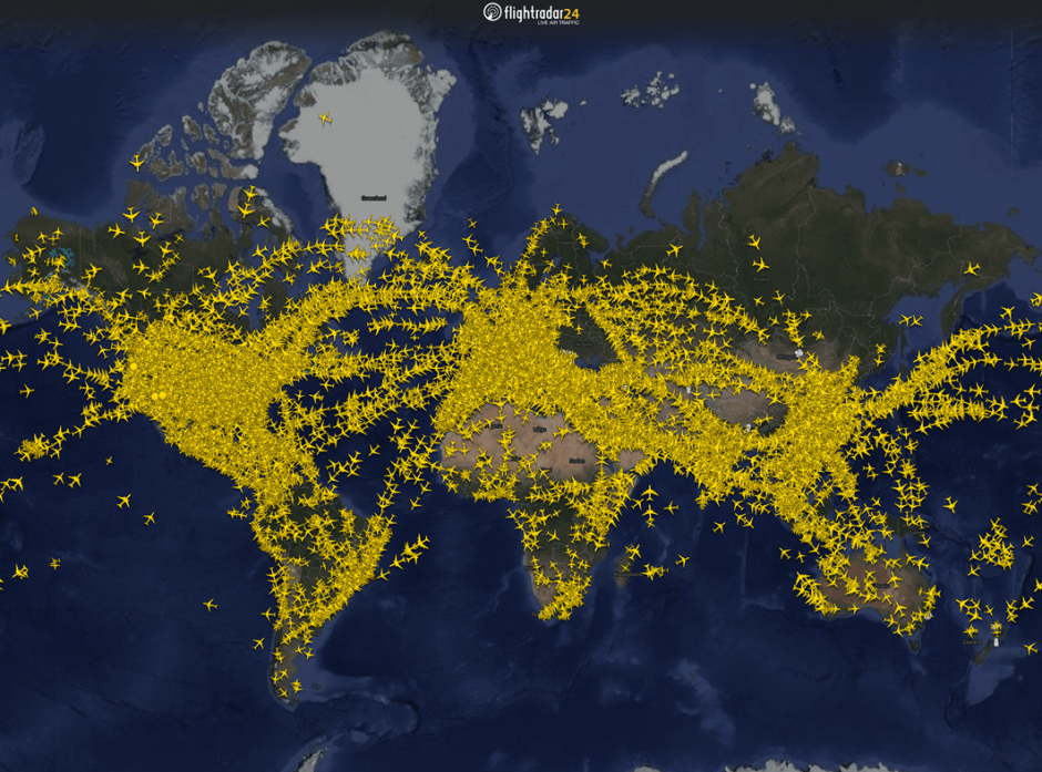 Mapa interactivo global de Flightradar24 con miles de aviones en movimiento