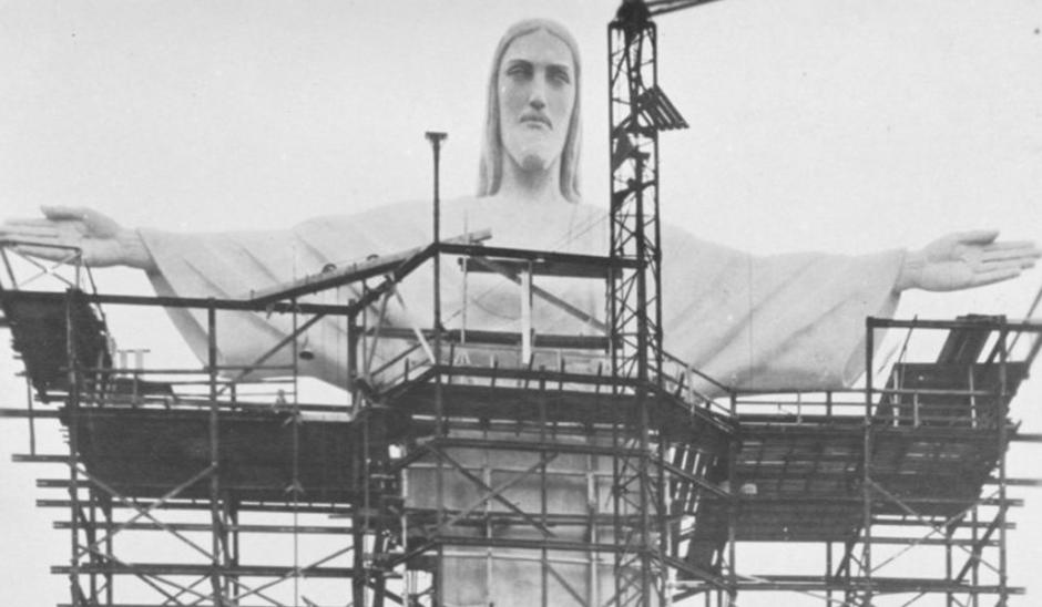El Cristo del Corcovado en construcción durante el la segunda década del siglo XX