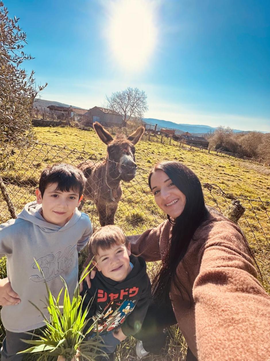 Aurora con sus hijos