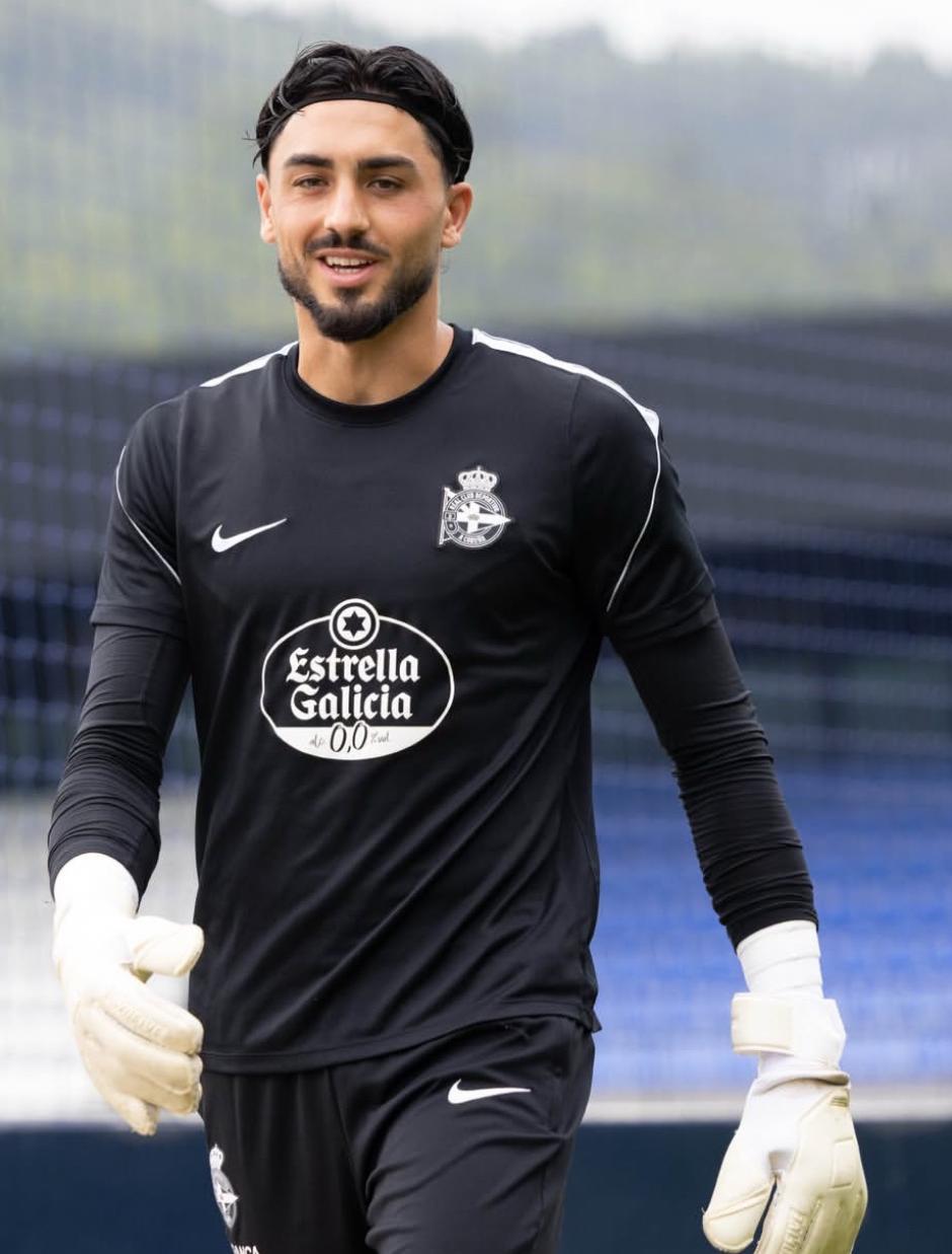 Leo Román entrenando con la camiseta del Deportivo de A Coruña