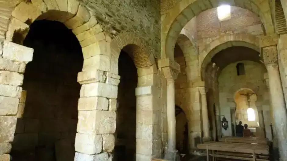 Imagen del interior de la iglesia de San Pedro de la Nave, en Zamora