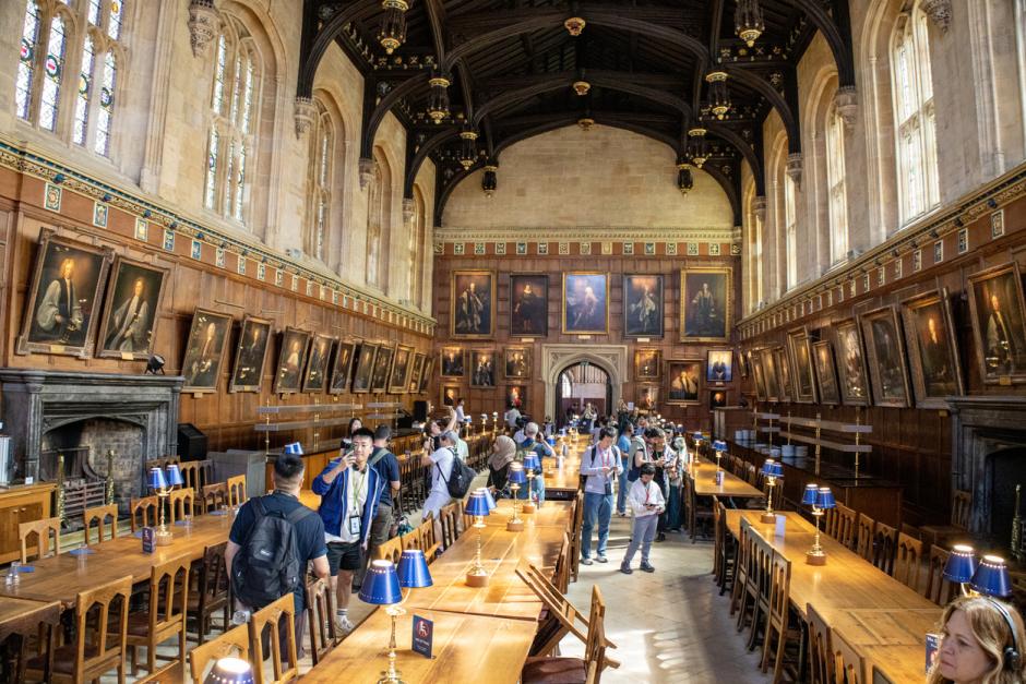 Turistas en el Christ Church Hall de Oxford