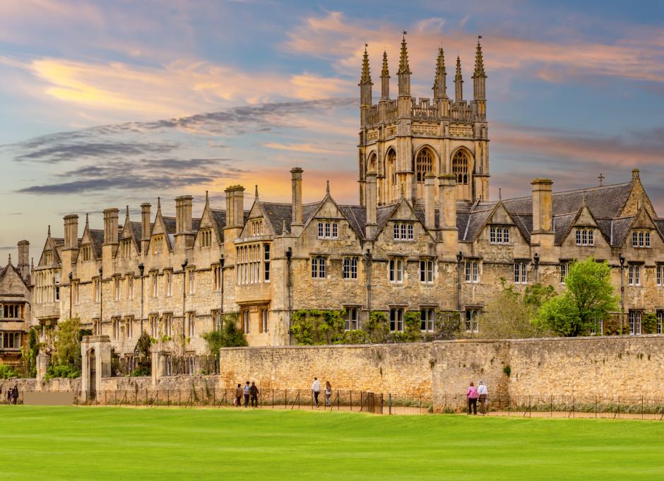 La icónica torre medieval del colegio Magdalen de Oxford