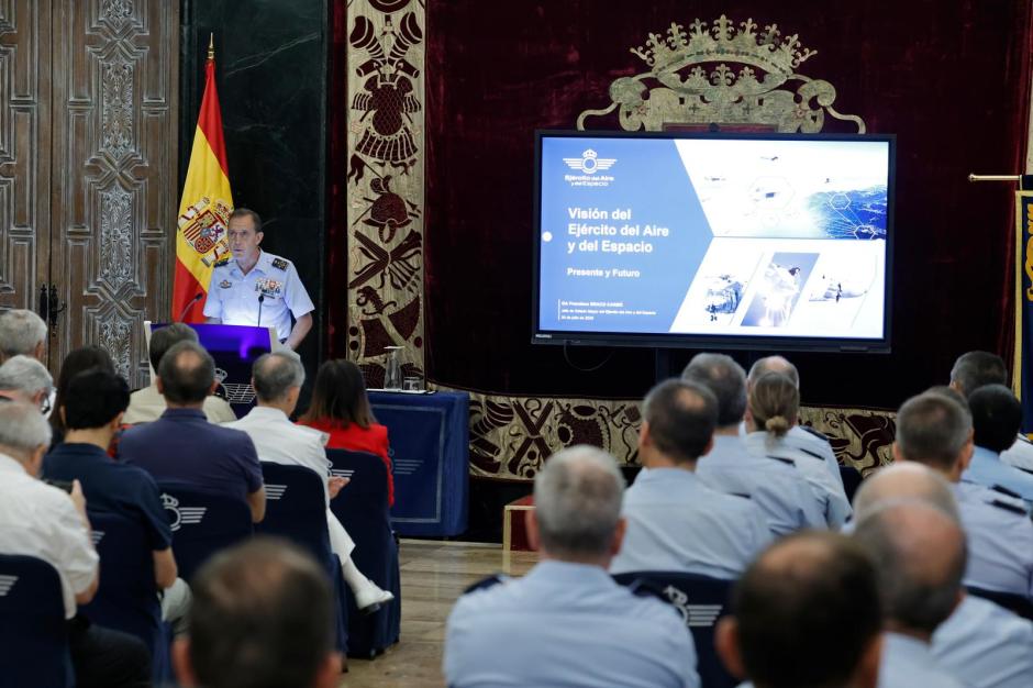 El jefe de Estado Mayor del Ejército del Aire y del Espacio (JEMA), general del aire Francisco Braco Carbó, presenta la Visión del Ejército del Aire