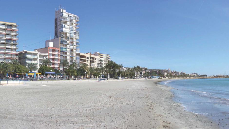 Imagen de archivo de la cala de Santa Pola bautizada con el nombre de Santiago Bernabéu