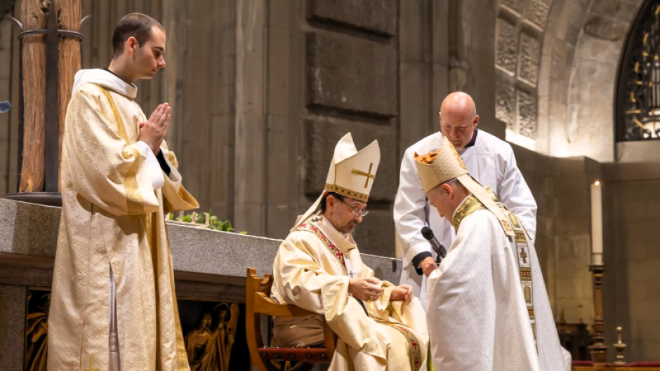 El cardenal Cobo entregó a fray Alfredo Maroto los signos propios del ministerio abacial