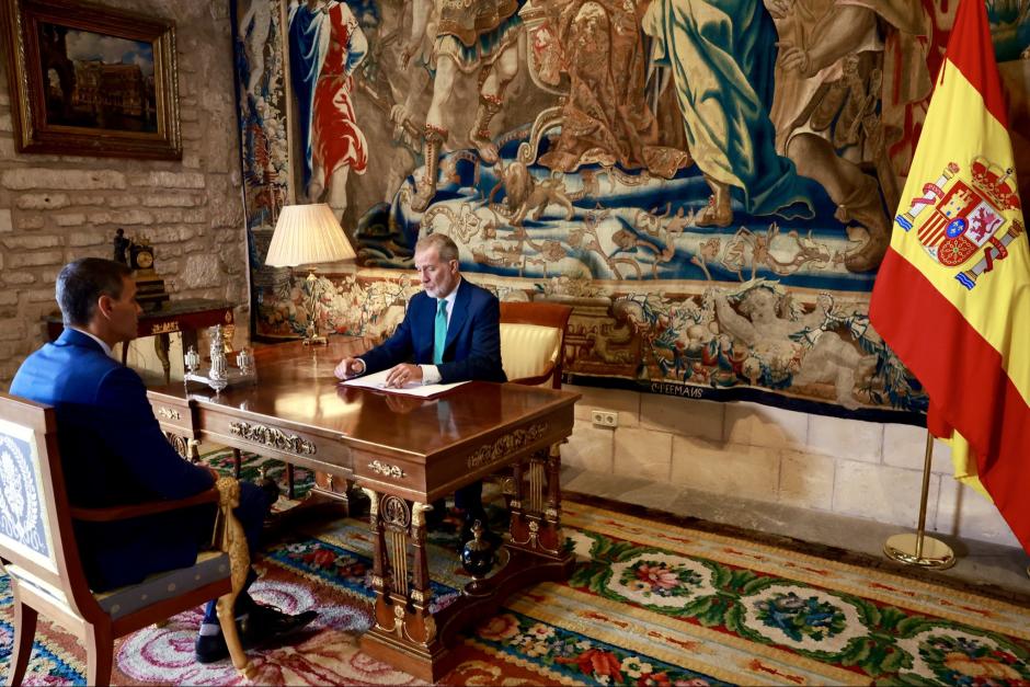 El Rey recibe a Sánchez en su despacho del Palacio Real de La Almudaina de Palma