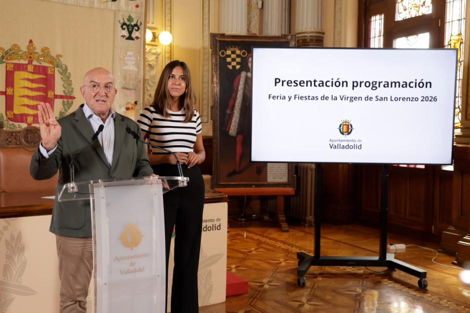 l alcalde de Valladolid, Jesús Julio Carnero, y la concejal de Turismo, Eventos y Marca Ciudad, Blanca Jiménez