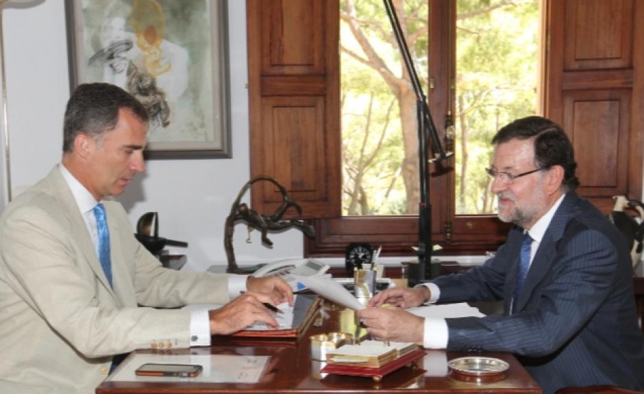 Rajoy despacha con el Rey en el Palacio de Marivent en 2014