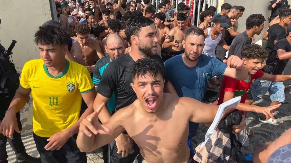 La policía ceutí cifra en 50.000 las personas que han cruzado de forma ilegal la frontera