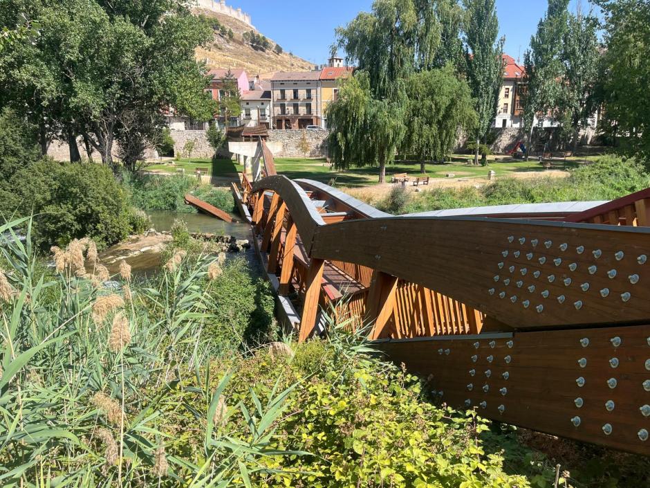 Derrumbe del puente de madera sobre el río Duratón, en Peñafiel (Valladolid)